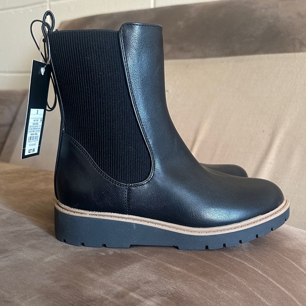 Black Ankle Boots with Elastic Panel
